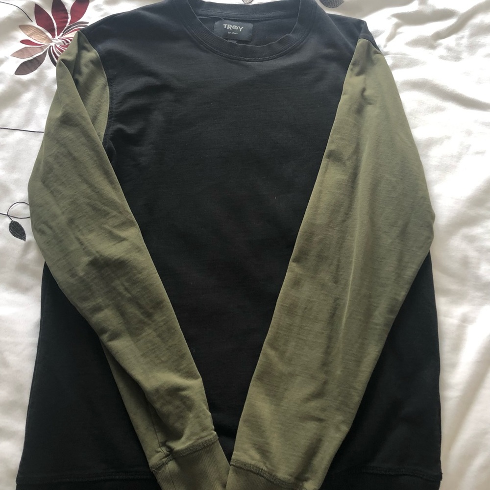 2-toned long sleeve, Size XL